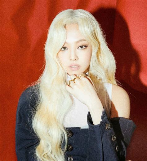 chanel blond model|Blackpink's Jennie Debuts Blonde Hair At Chanel, Paris Fashion .